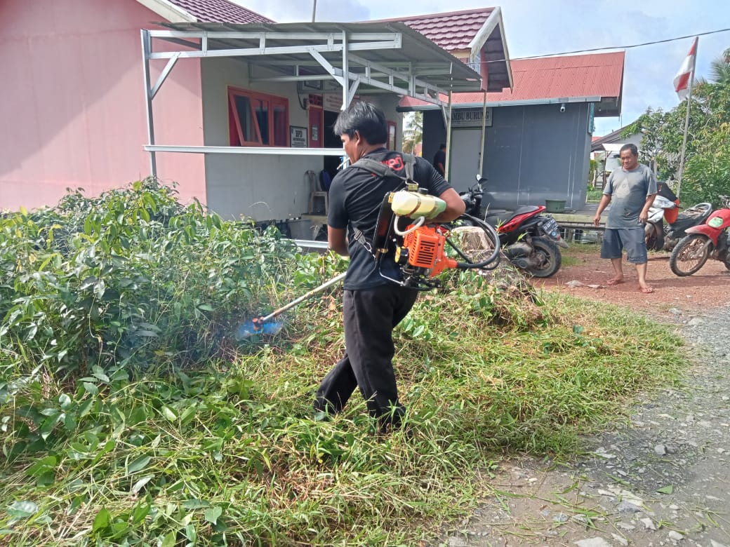 Meraih Keindahan Sejati: Transformasi Pagi di Balai Desa Melalui Aksi Kebersihan 
