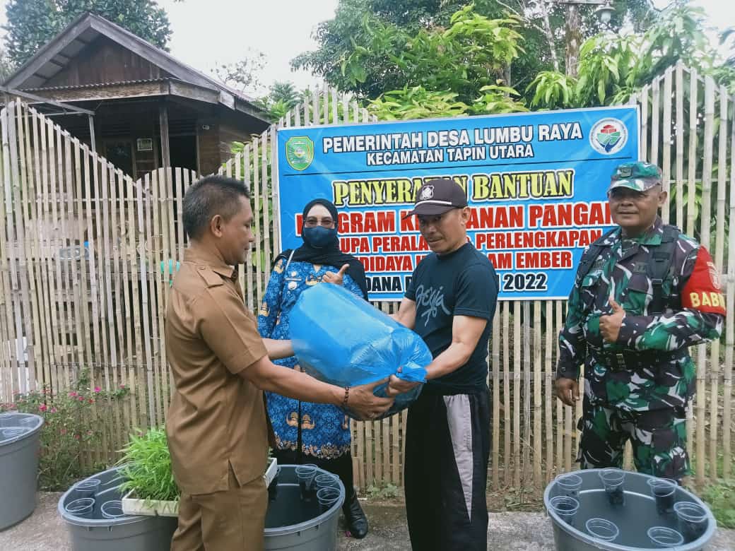 Kegiatan Penyerahan Bibit Ikan Lele