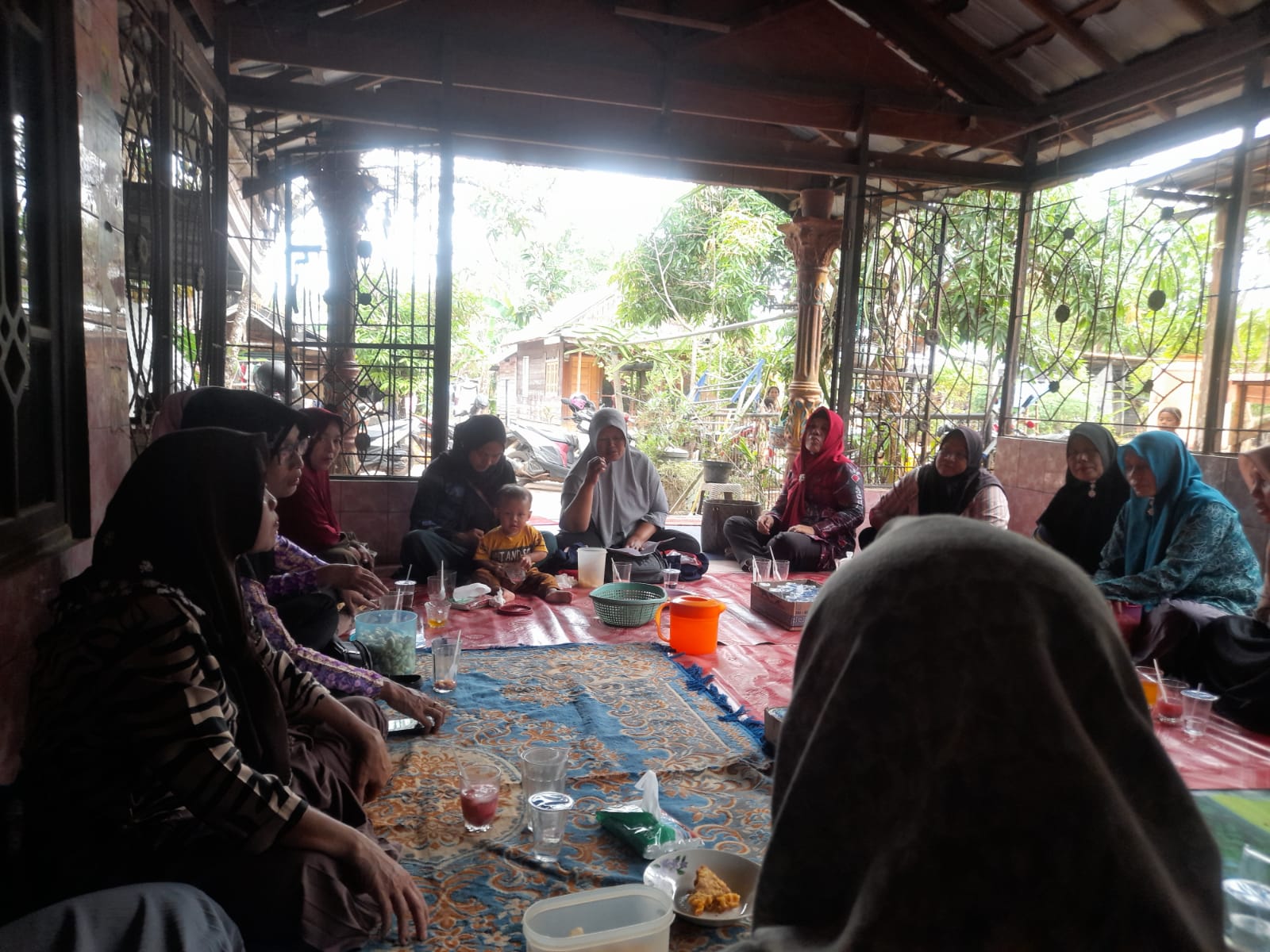 Refreshing Kader PKK Desa Pasiraman di Pantai Batakan Baru - Desa Pasiraman