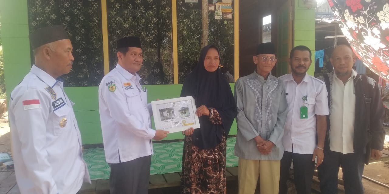 Peresmian Bantuan Bedah Rumah oleh BAZNAS Kabupaten Banjar Kepada Bapak Murzani dan 40 Keluarga Kurang Mampu di Desa Penyambaran