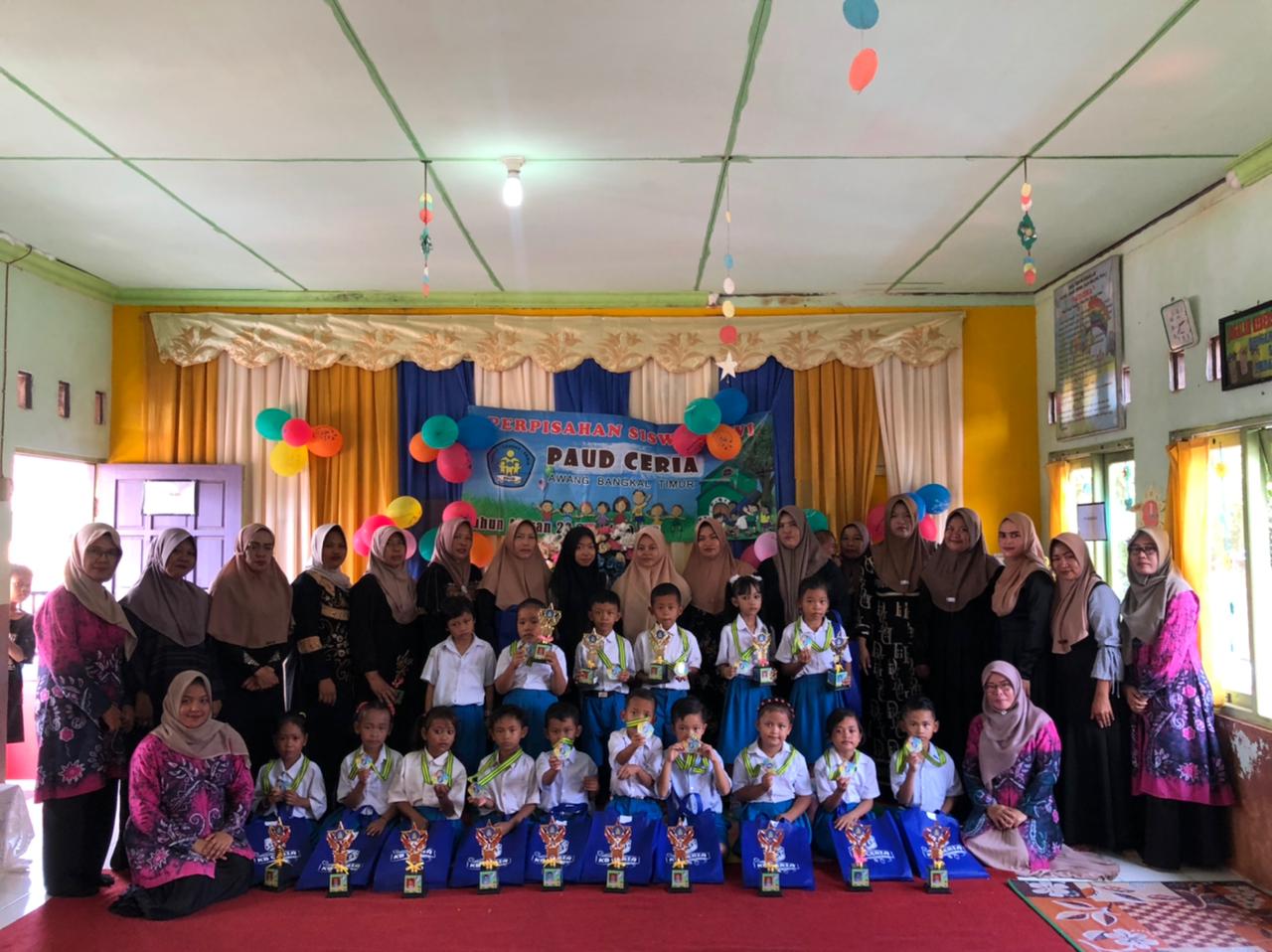 Perpisahan Siswa-Siswi Paud 'Ceria' Desa Awang Bangkal Timur: Mengakhiri Tahun Ajaran 2022-2023 dengan Sukses dan Kenangan Indah